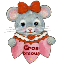 Petite souris présente sa ribambelle de coeurs "Gros bisous"